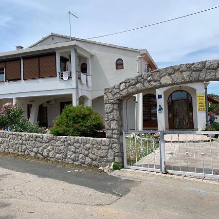Vila Tesmija Baska  Luaran gambar