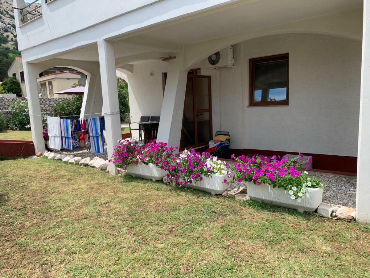 Vila Tesmija Baska  Luaran gambar