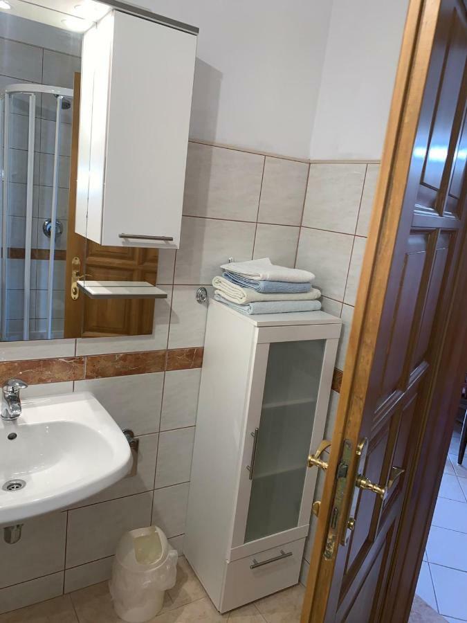 Vila Tesmija Baska  Luaran gambar