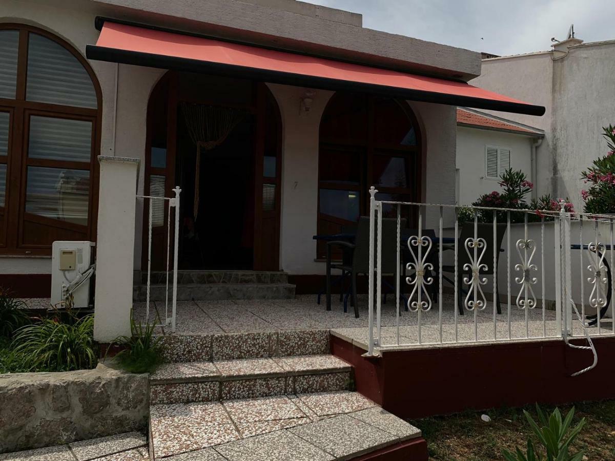 Vila Tesmija Baska  Luaran gambar