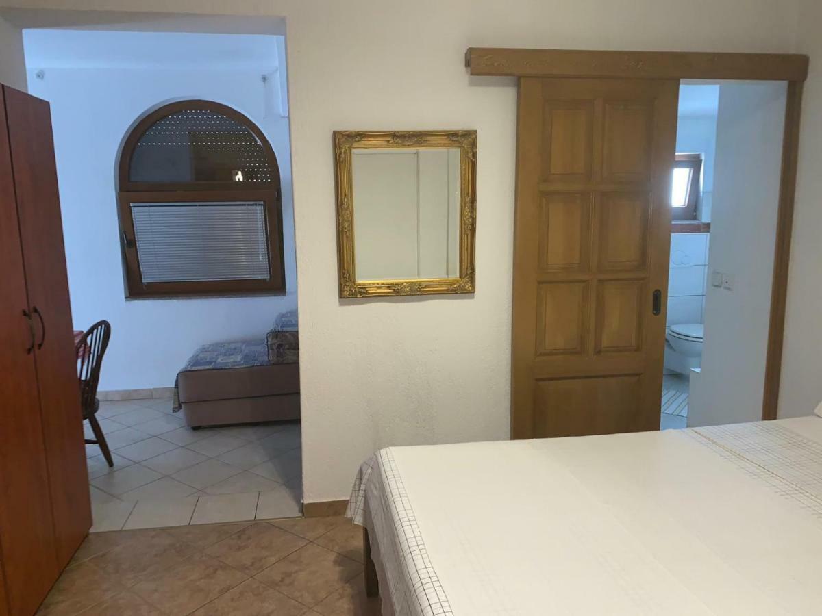 Vila Tesmija Baska  Luaran gambar