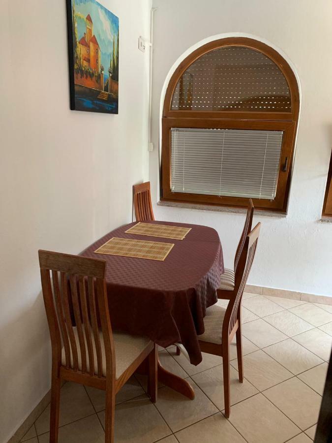 Vila Tesmija Baska  Luaran gambar