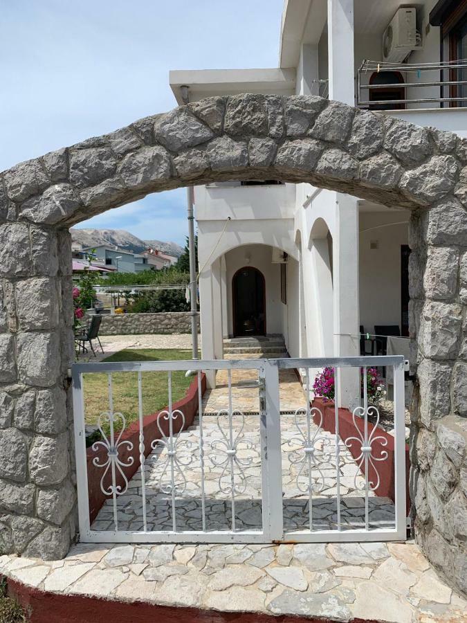 Vila Tesmija Baska  Luaran gambar