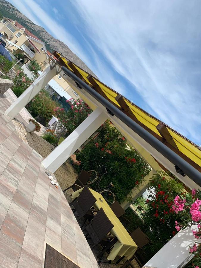 Vila Tesmija Baska  Luaran gambar