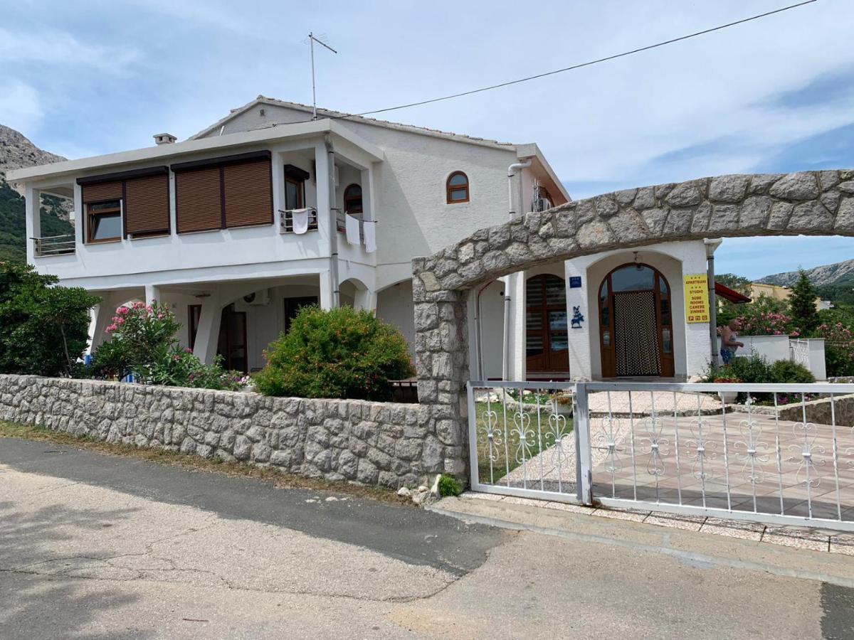 Vila Tesmija Baska  Luaran gambar