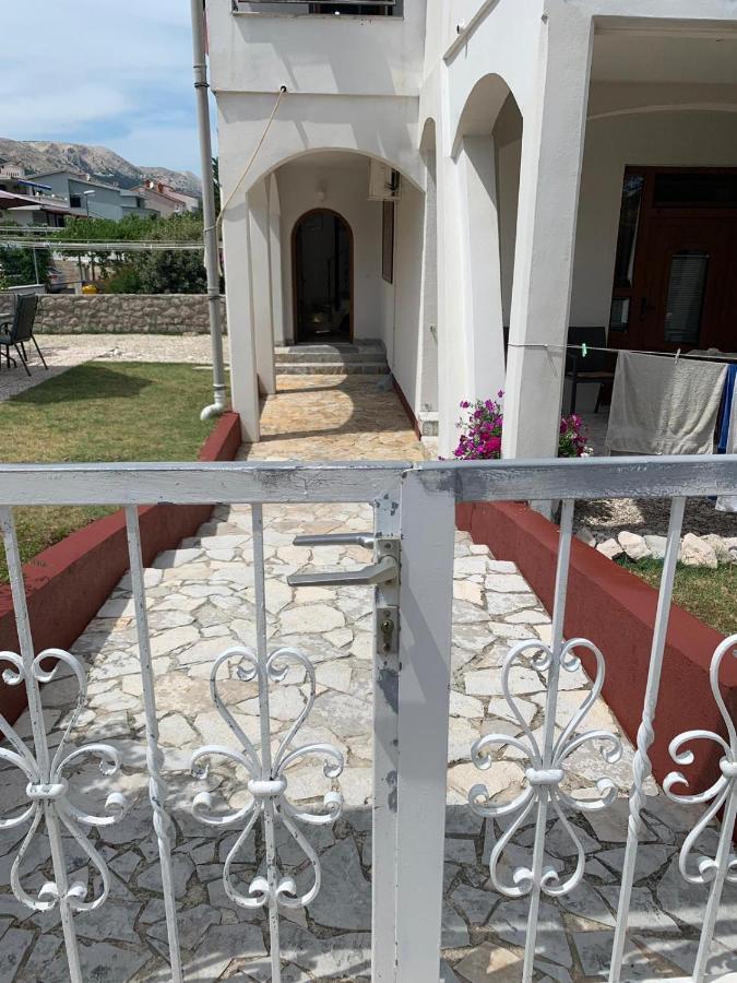 Vila Tesmija Baska  Luaran gambar